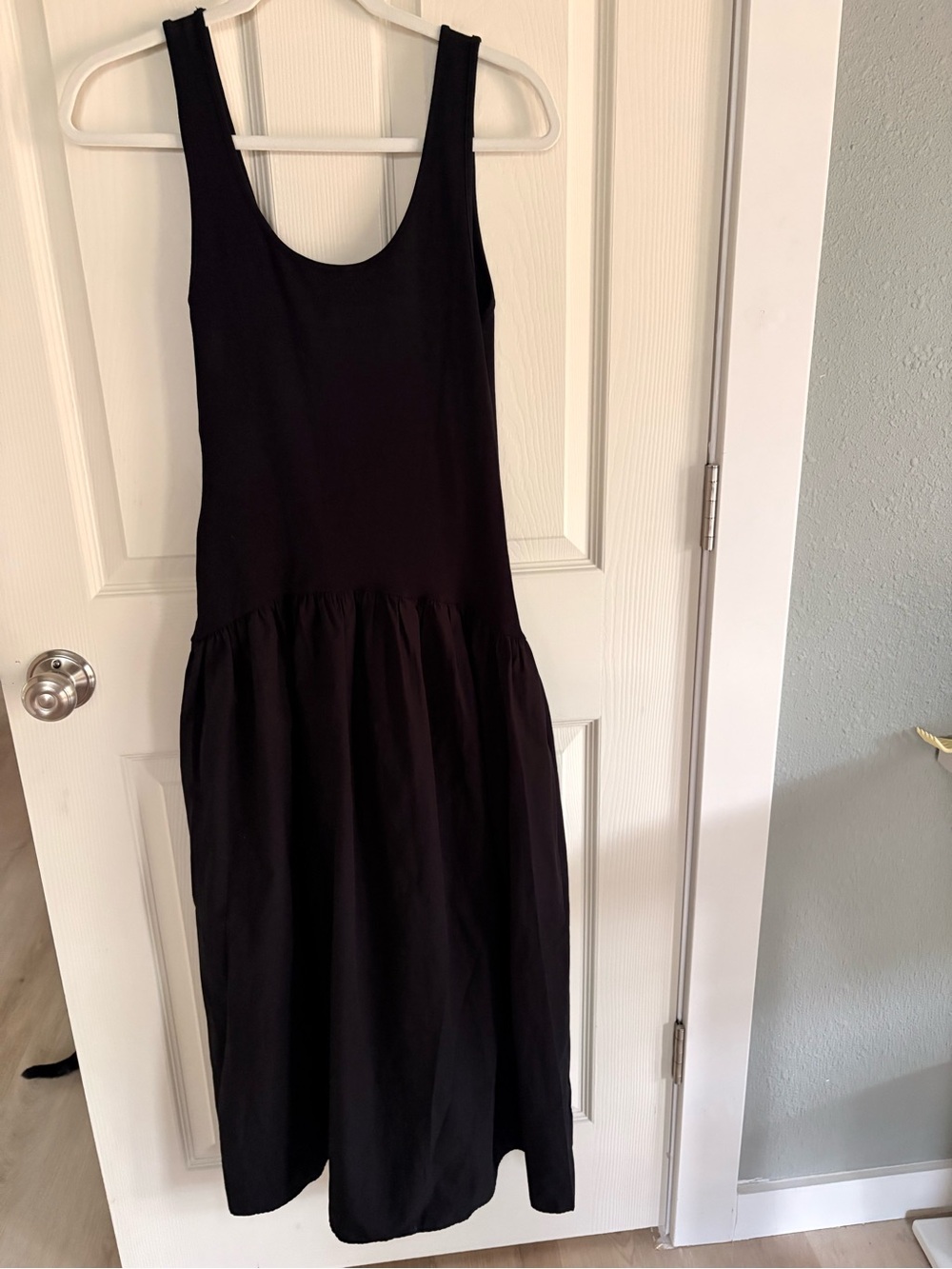 Zara Black Sleeveless Scoop Midi Dress
